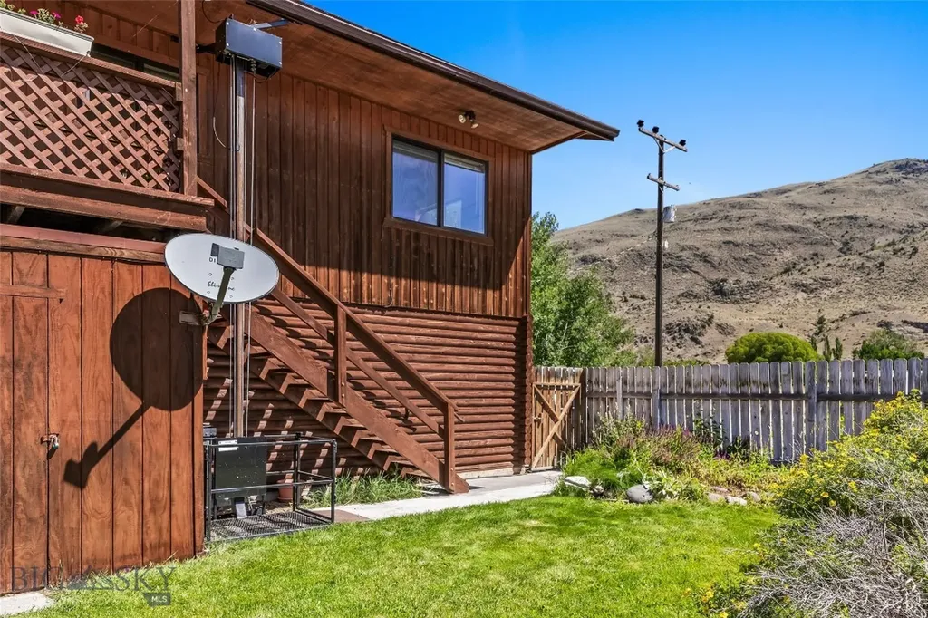 1065 Us Highway 89 S Gardiner MT 59030