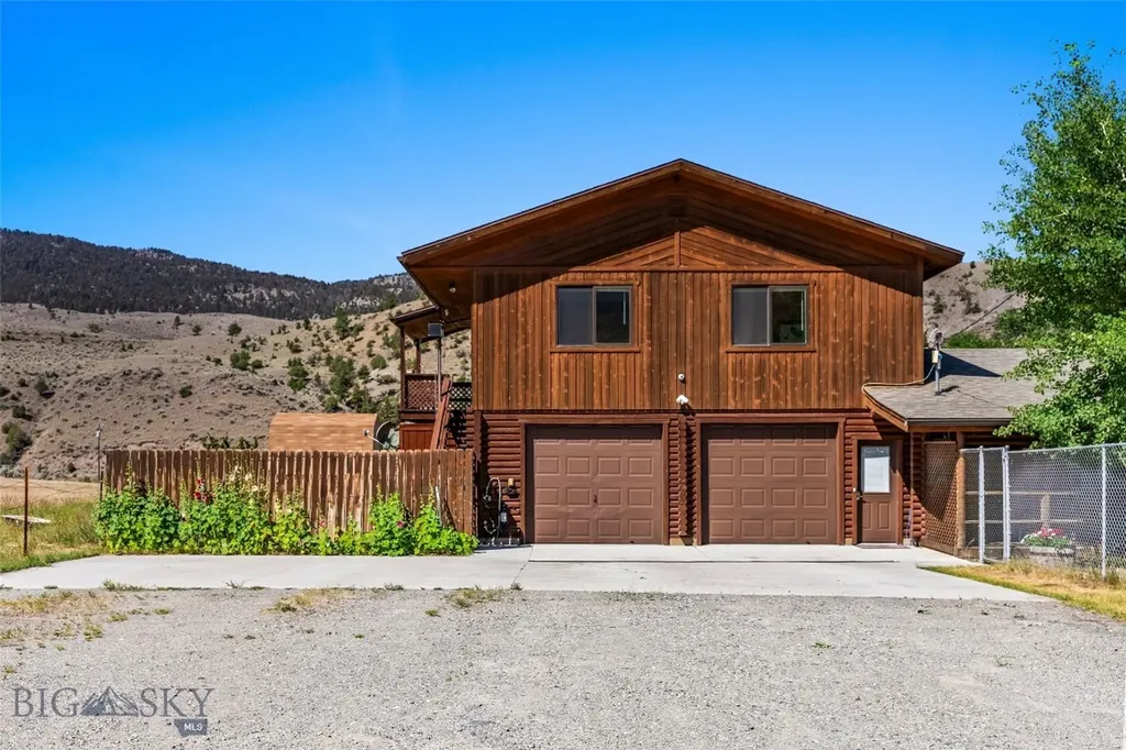 1065 Us Highway 89 S Gardiner MT 59030