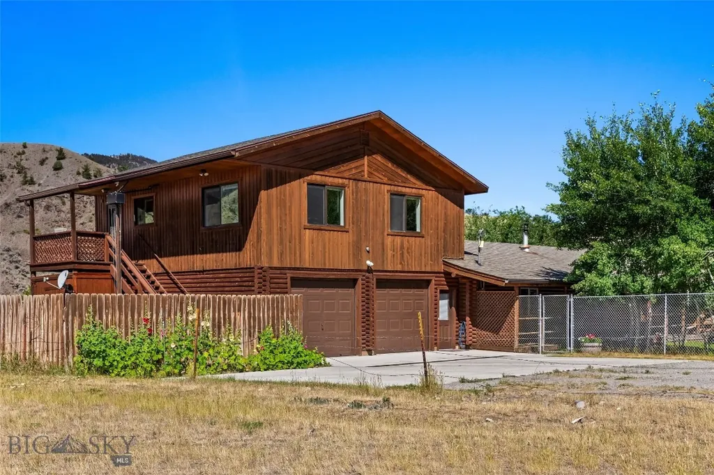 1065 Us Highway 89 S Gardiner MT 59030
