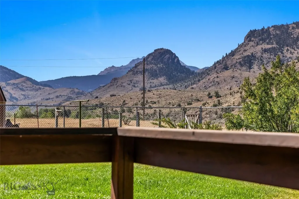 1065 Us Highway 89 S Gardiner MT 59030