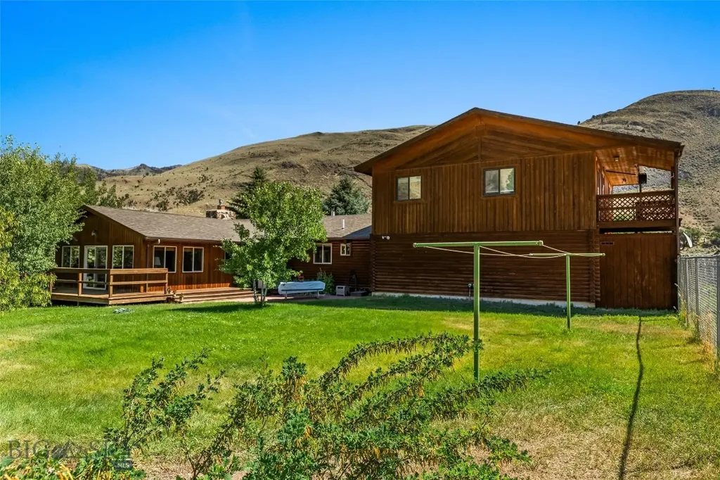 1065 Us Highway 89 S Gardiner MT 59030