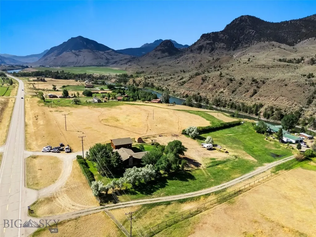 1065 Us Highway 89 S Gardiner MT 59030