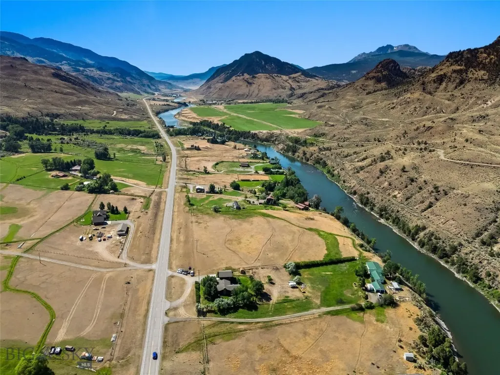 1065 Us Highway 89 S Gardiner MT 59030