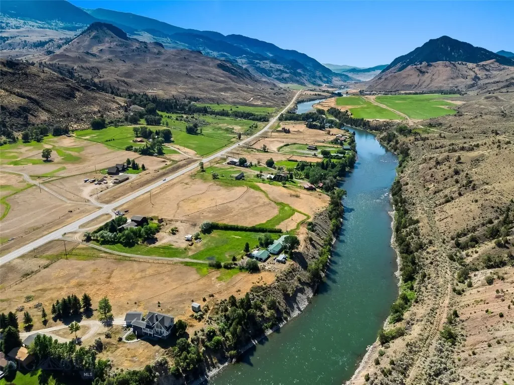 1065 Us Highway 89 S Gardiner MT 59030