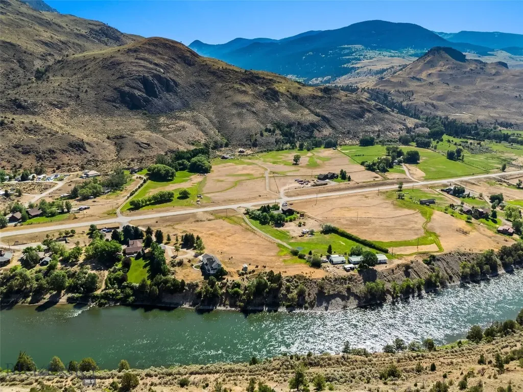 1065 Us Highway 89 S Gardiner MT 59030