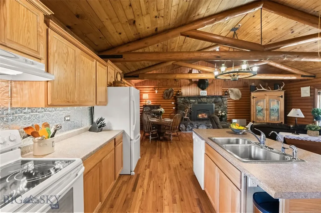 1065 Us Highway 89 S Gardiner MT 59030