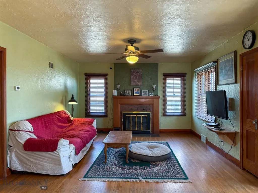 217 8th Avenue N Shelby MT 59474