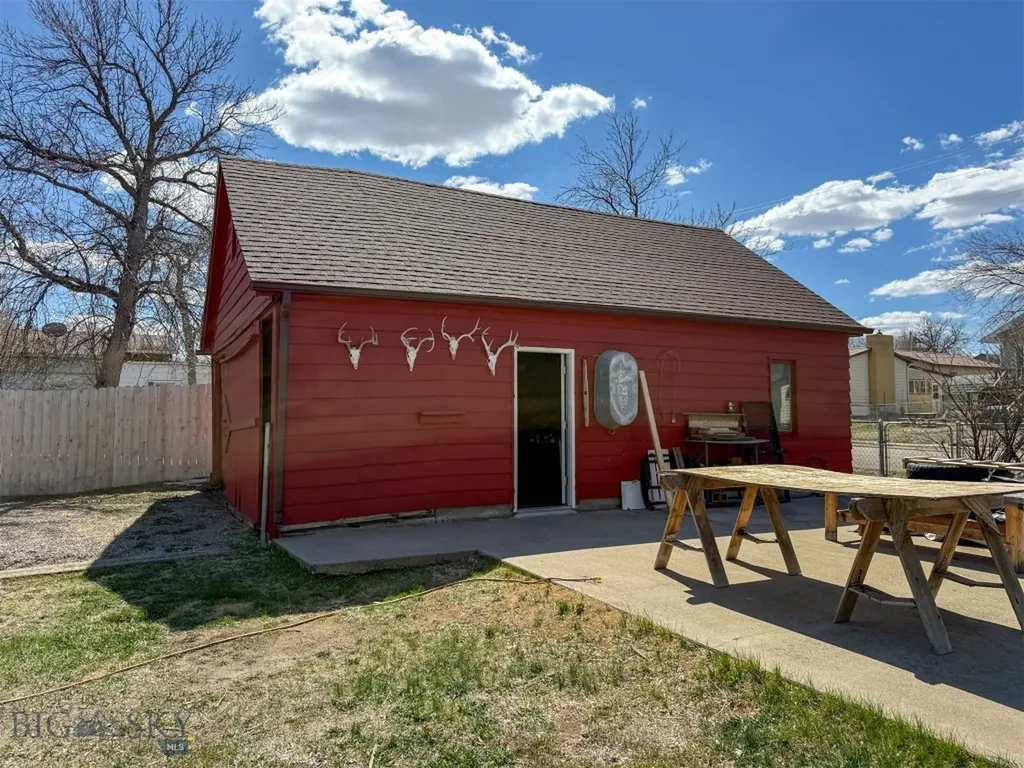 217 8th Avenue N Shelby MT 59474