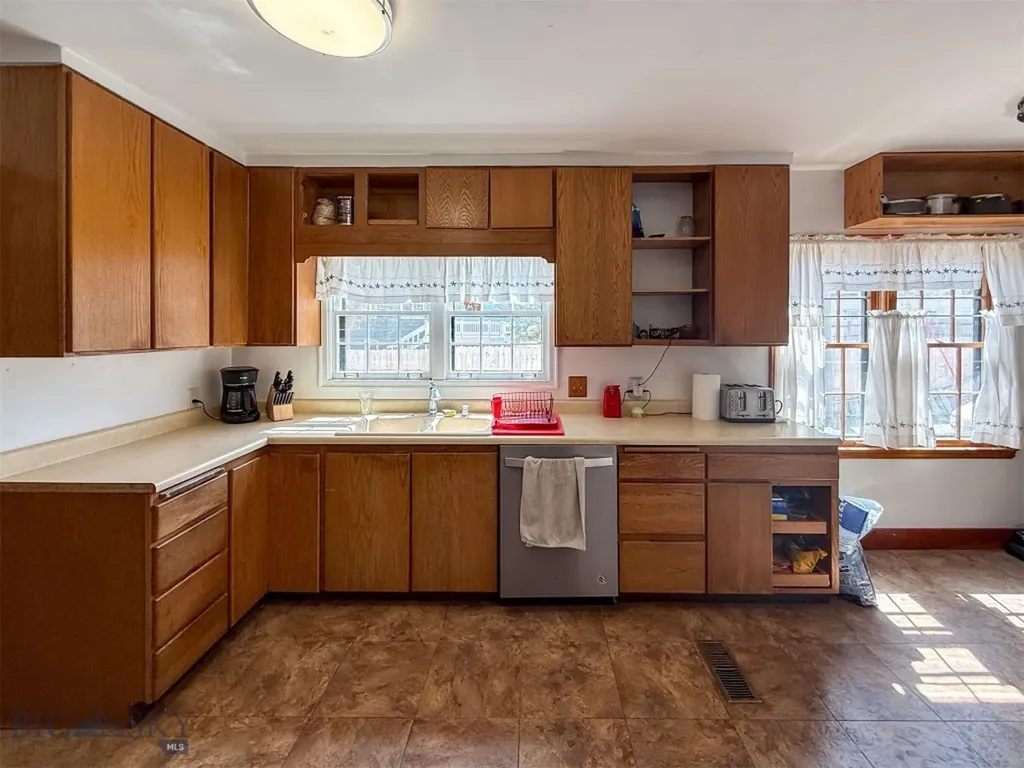 217 8th Avenue N Shelby MT 59474