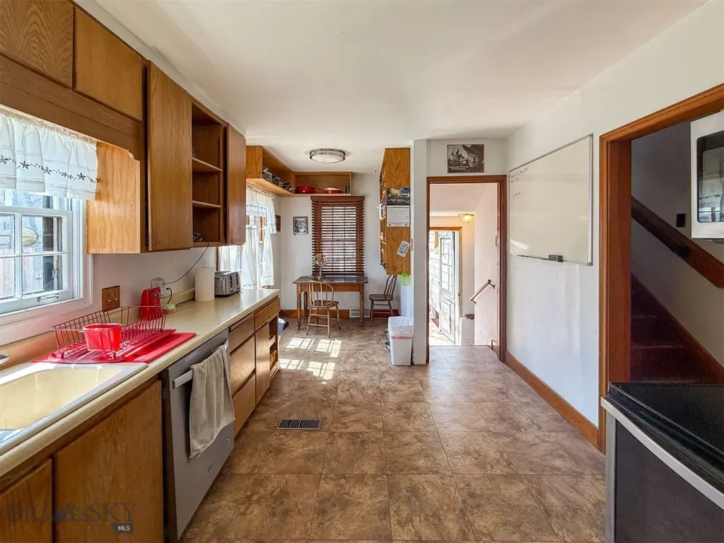217 8th Avenue N Shelby MT 59474
