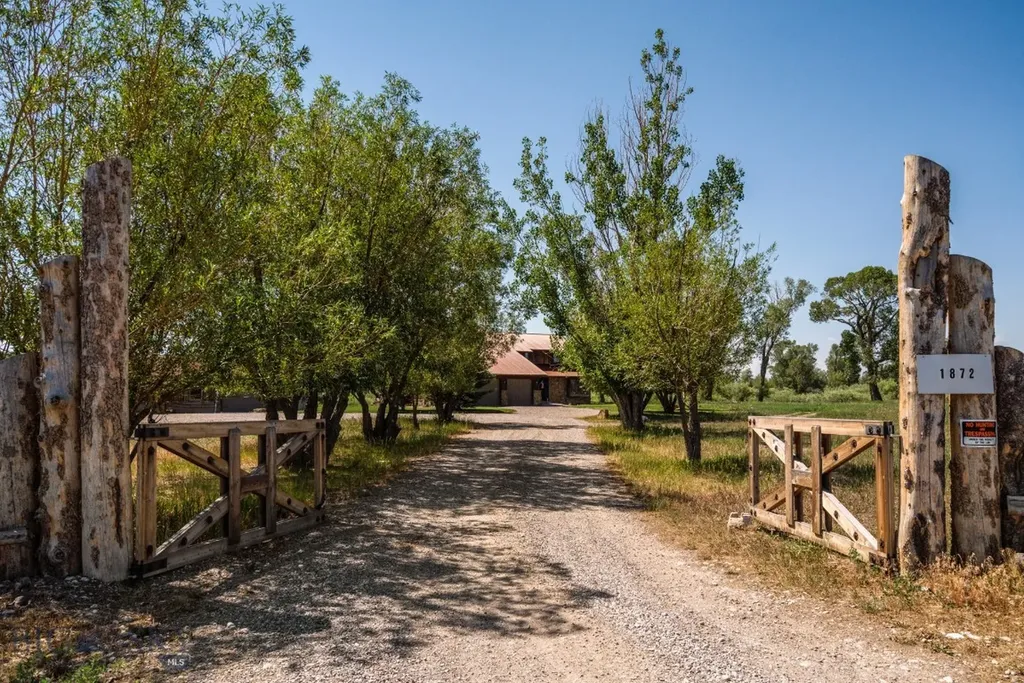 1872 Webster Lane Dillon MT 59725