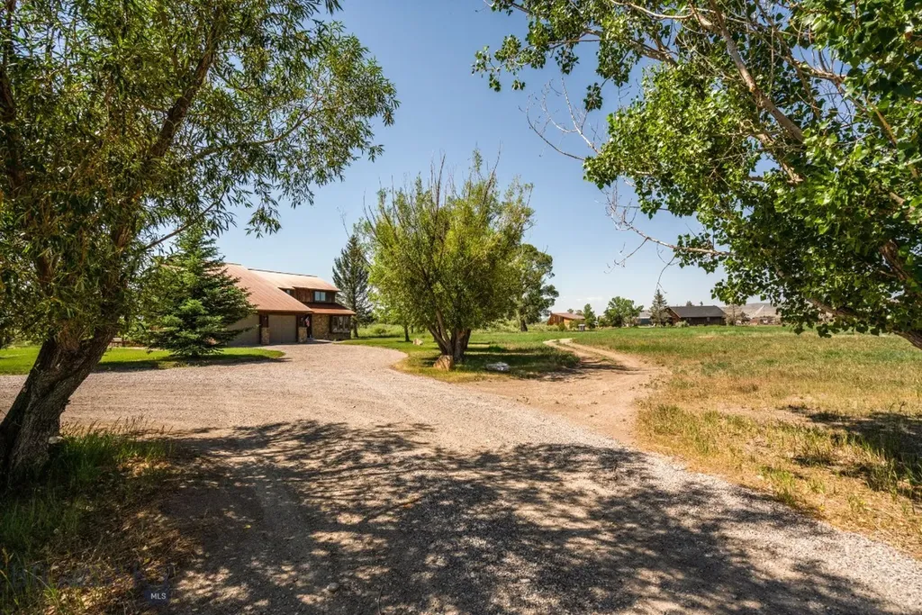 1872 Webster Lane Dillon MT 59725