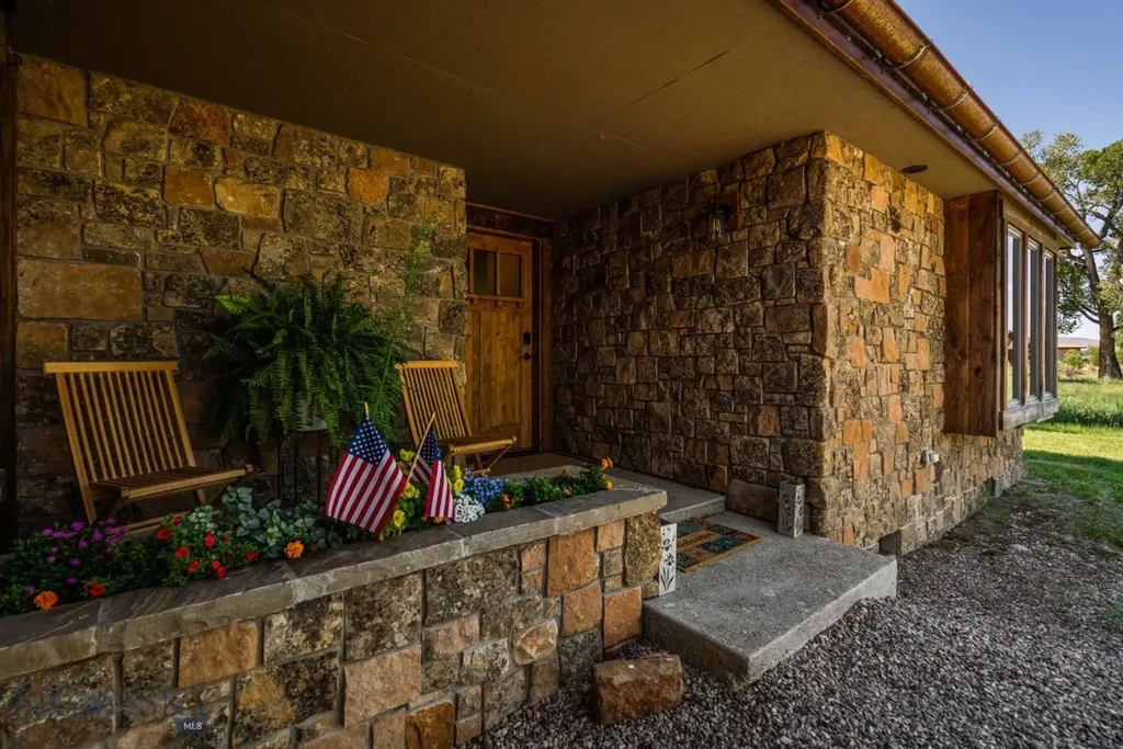 1872 Webster Lane Dillon MT 59725