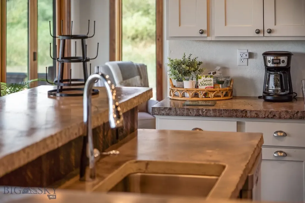 1872 Webster Lane Dillon MT 59725