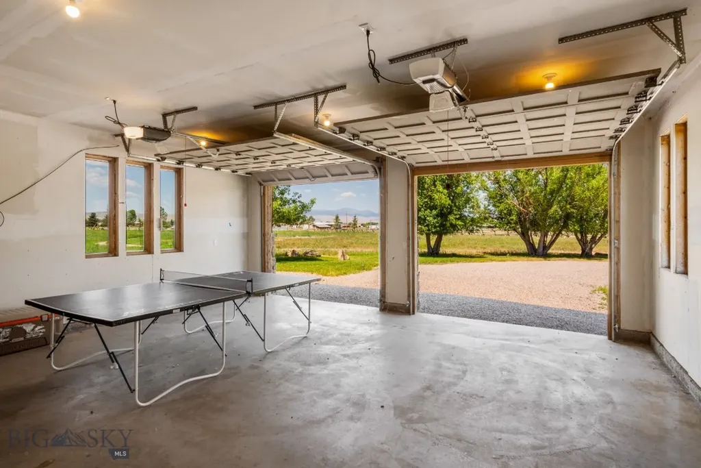 1872 Webster Lane Dillon MT 59725