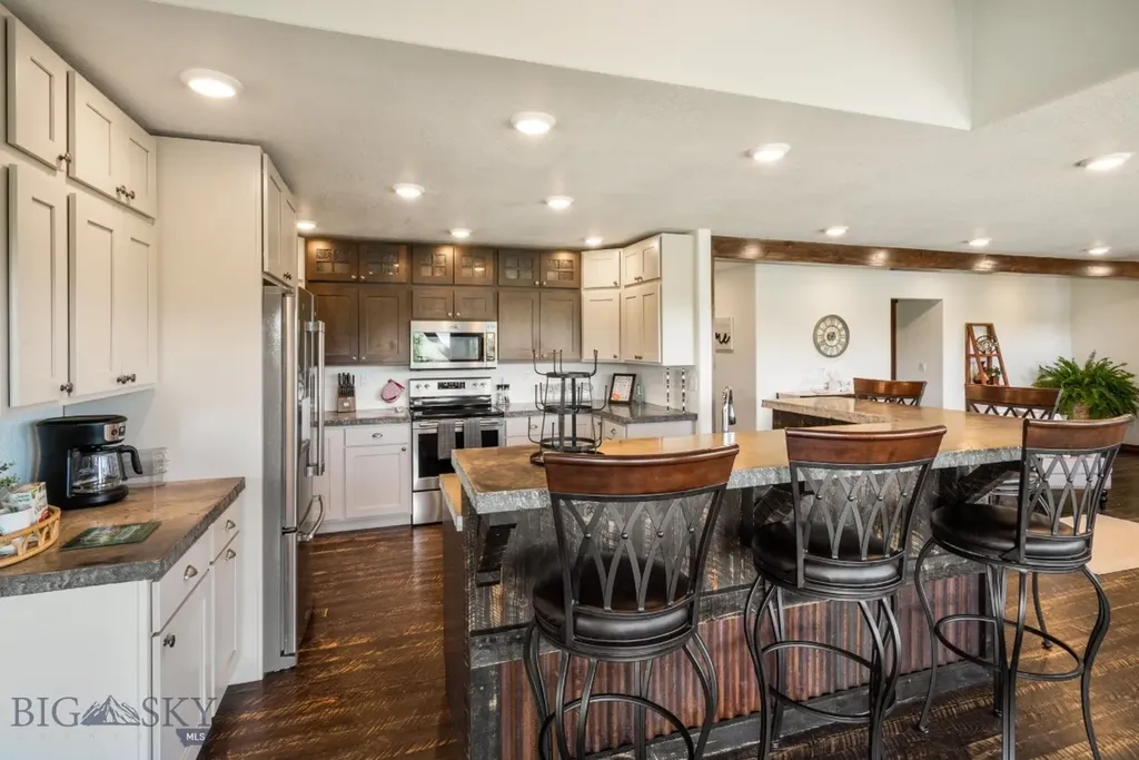 1872 Webster Lane Dillon MT 59725