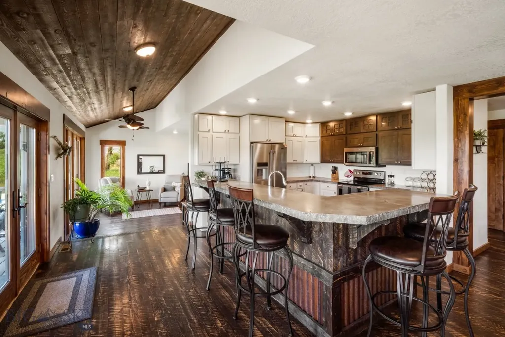 1872 Webster Lane Dillon MT 59725