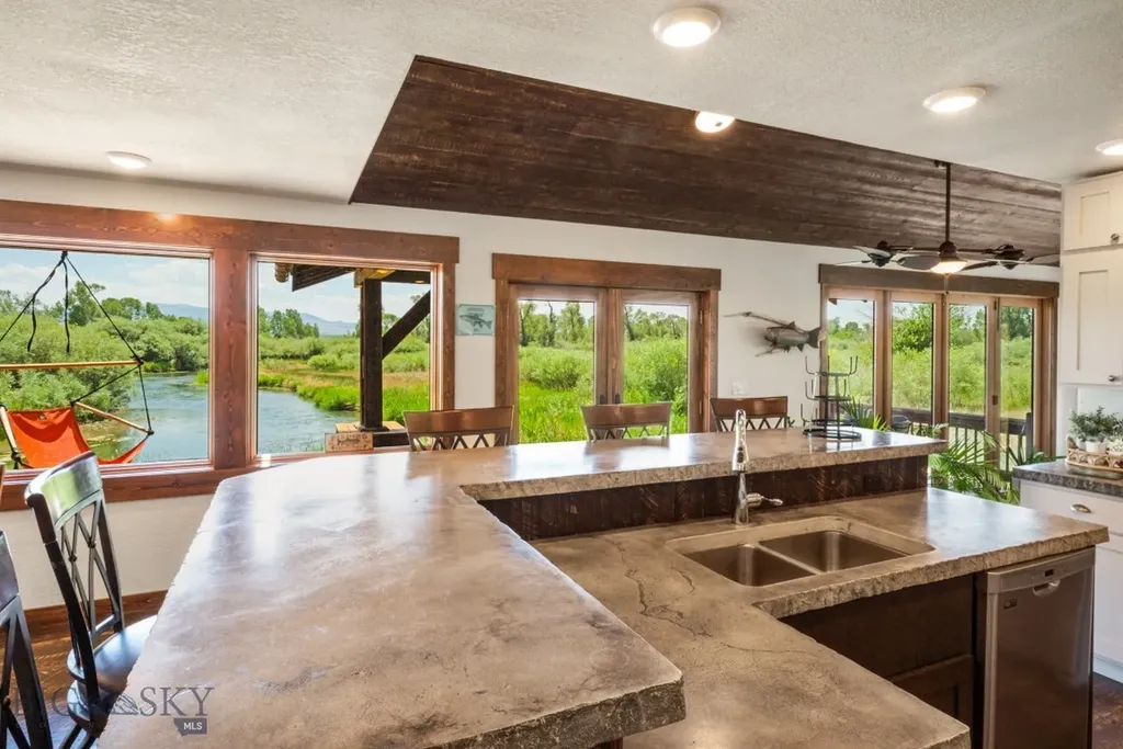 1872 Webster Lane Dillon MT 59725