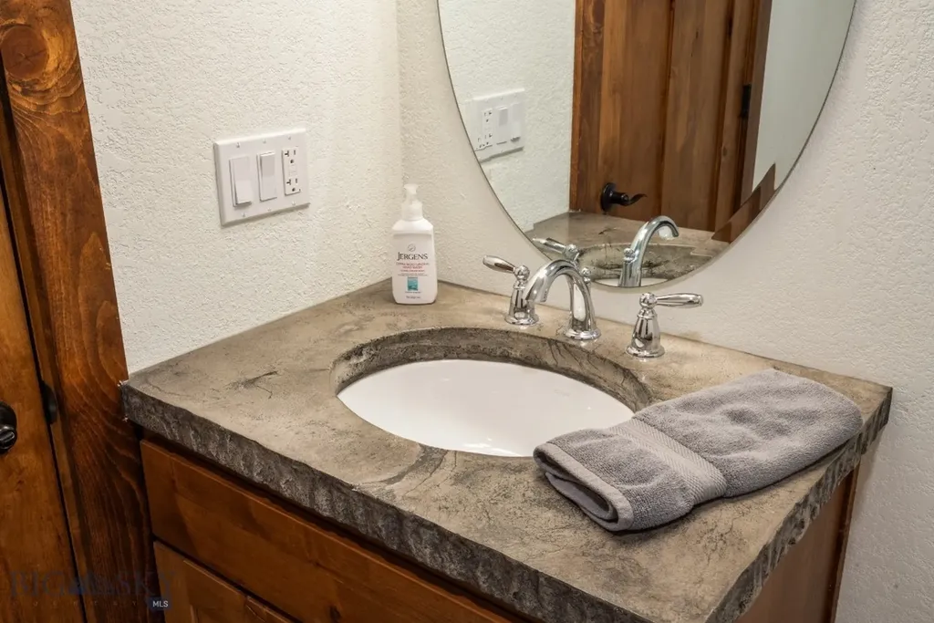 1872 Webster Lane Dillon MT 59725