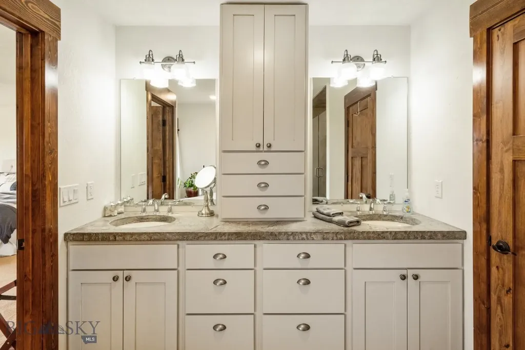1872 Webster Lane Dillon MT 59725