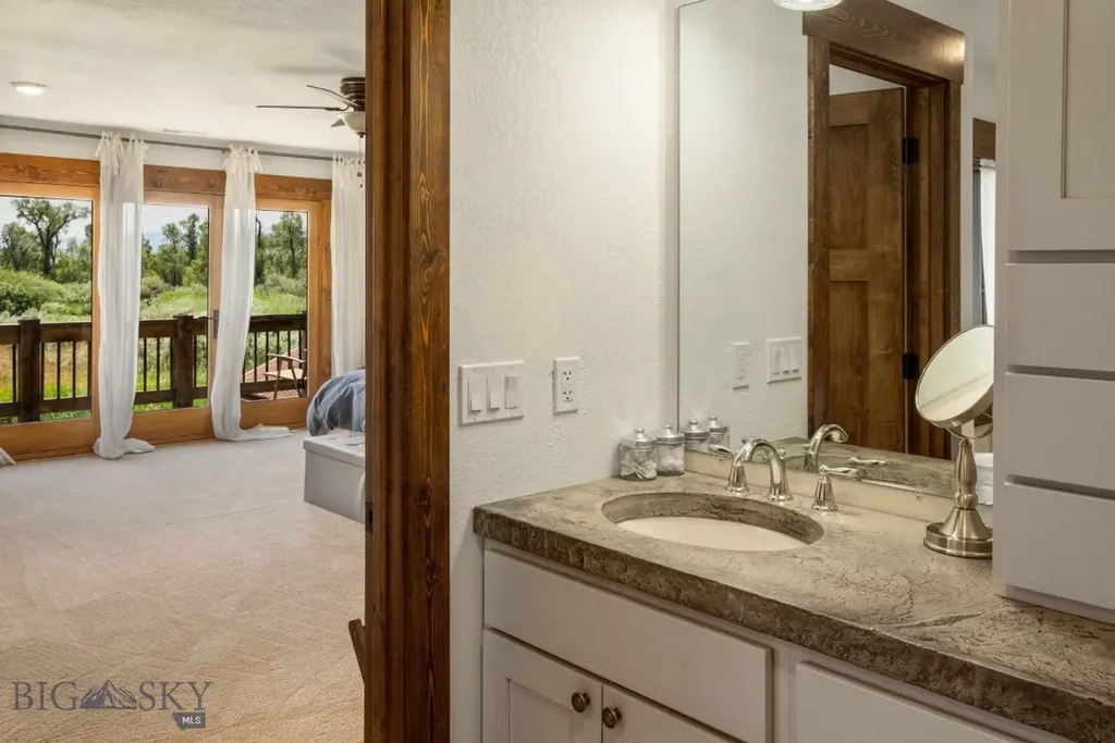 1872 Webster Lane Dillon MT 59725
