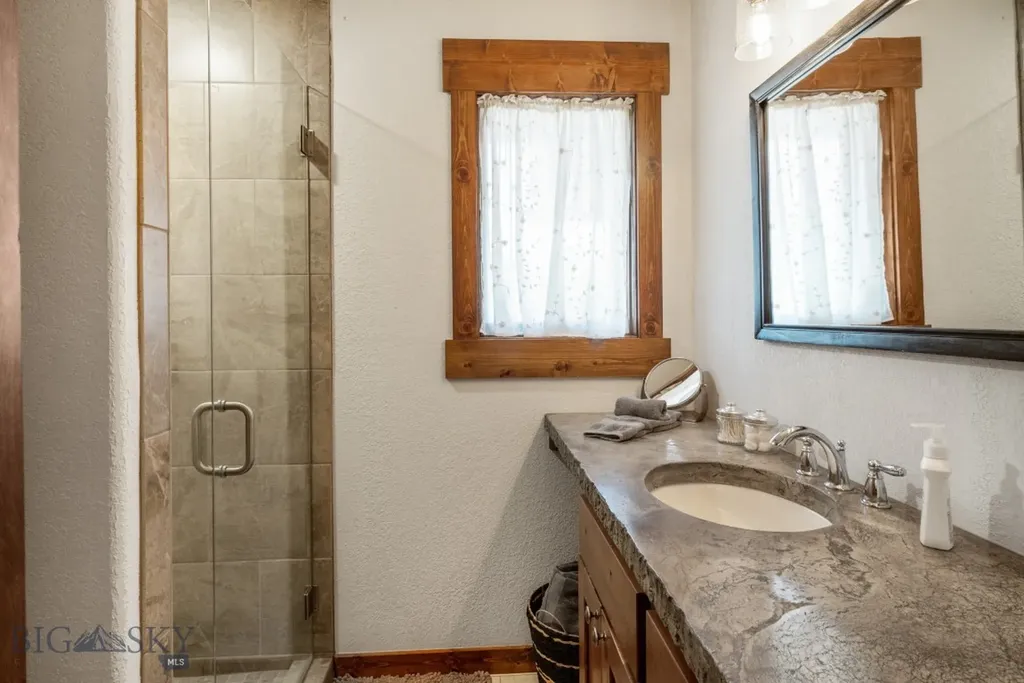1872 Webster Lane Dillon MT 59725