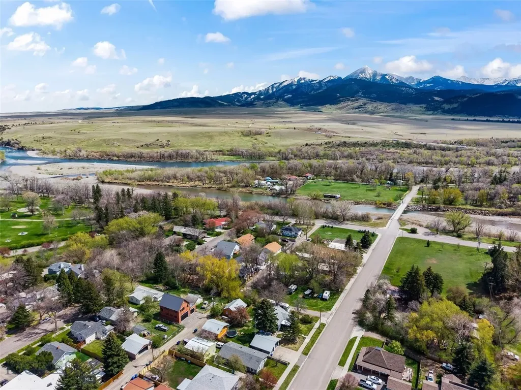 529 S 9th Street Livingston MT 59047