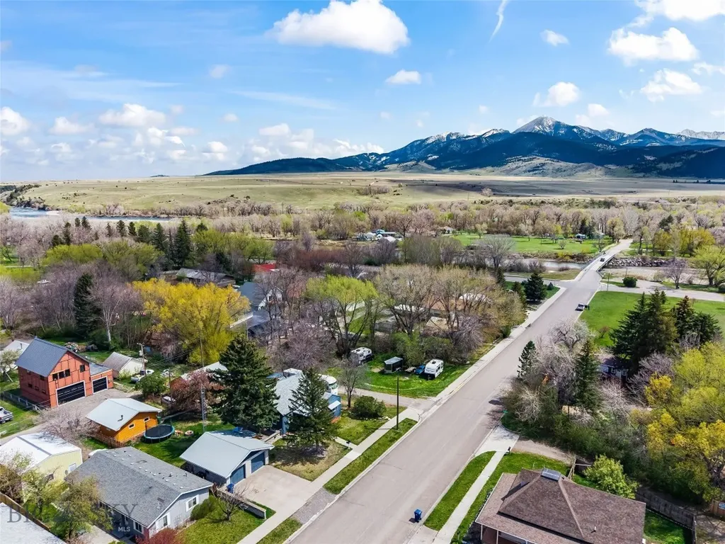 529 S 9th Street Livingston MT 59047