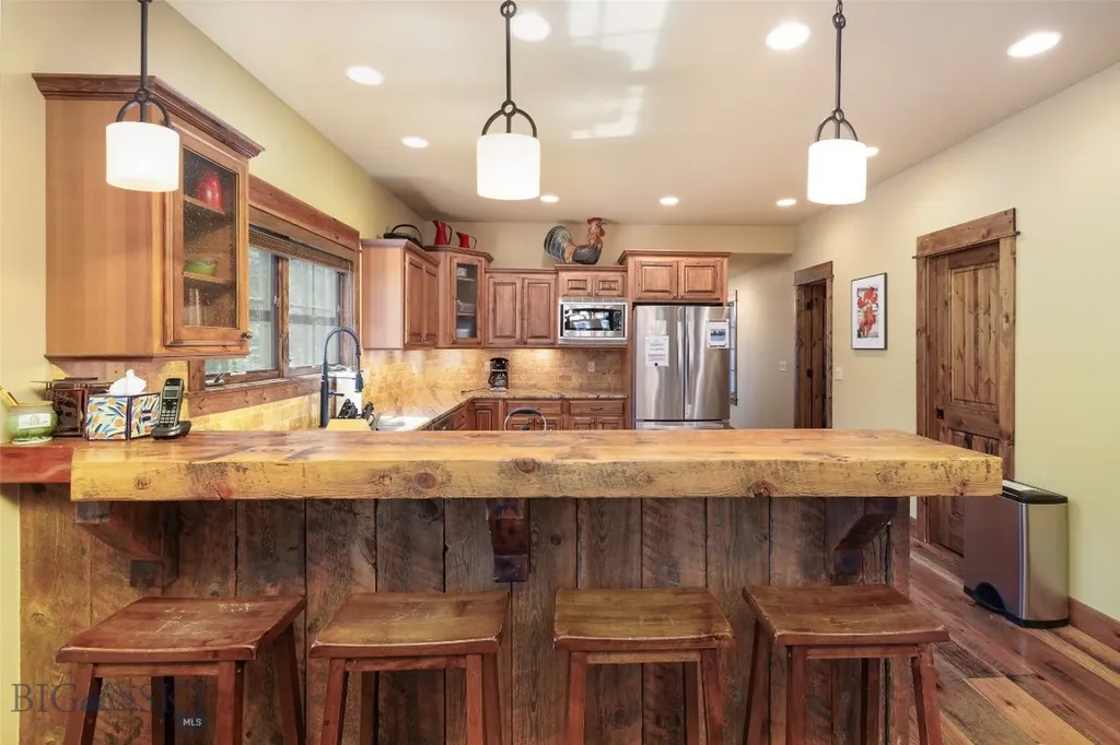 64190 Gallatin Road Gallatin Gateway MT 59730