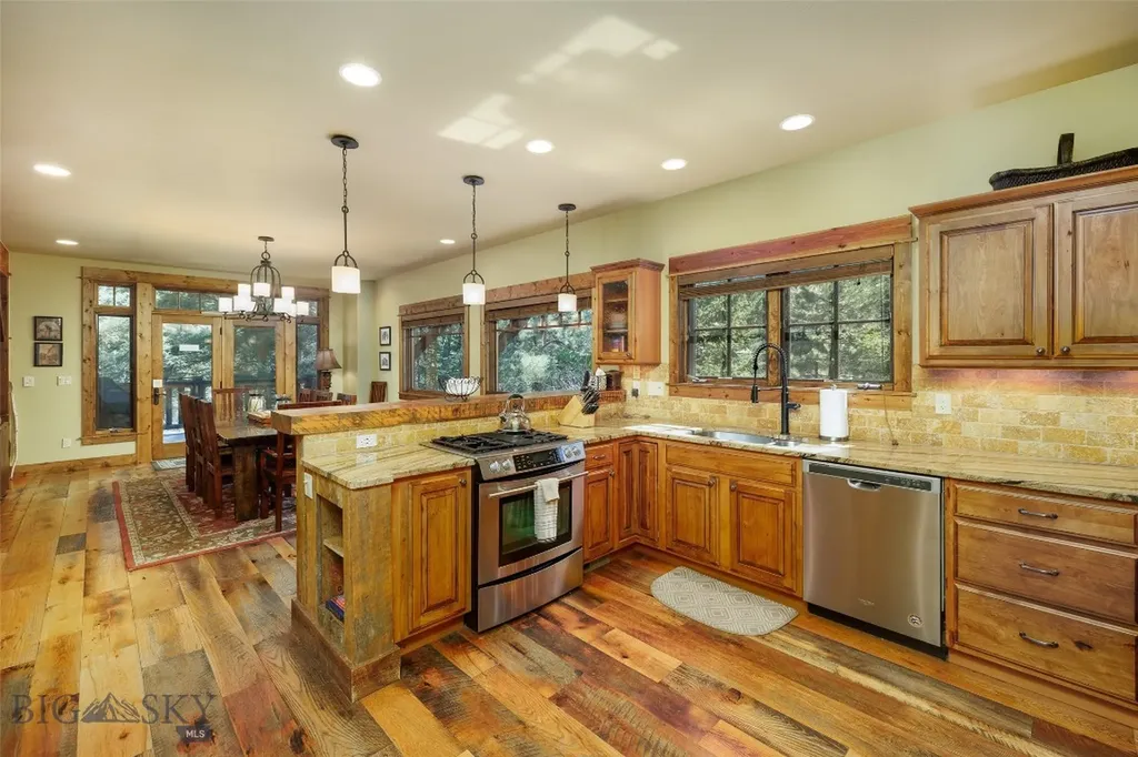 64190 Gallatin Road Gallatin Gateway MT 59730