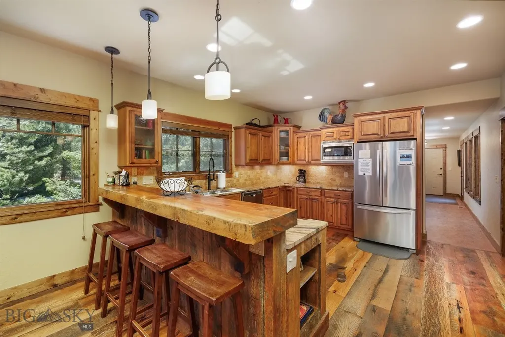 64190 Gallatin Road Gallatin Gateway MT 59730