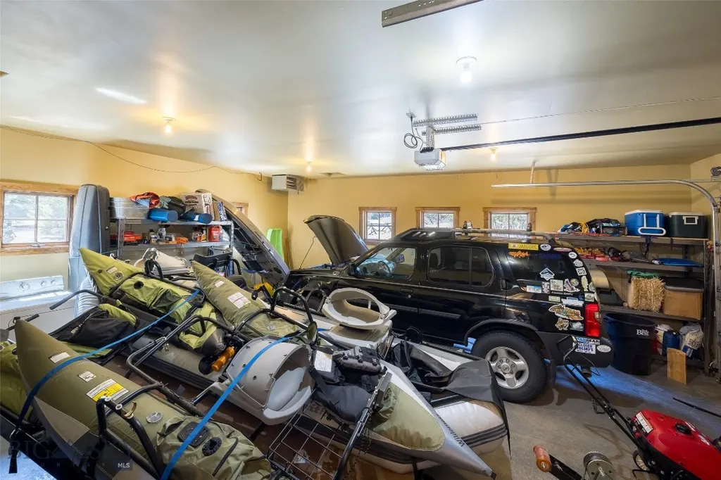 64190 Gallatin Road Gallatin Gateway MT 59730
