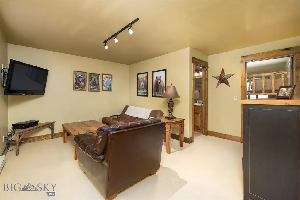 64190 Gallatin Road Gallatin Gateway MT 59730