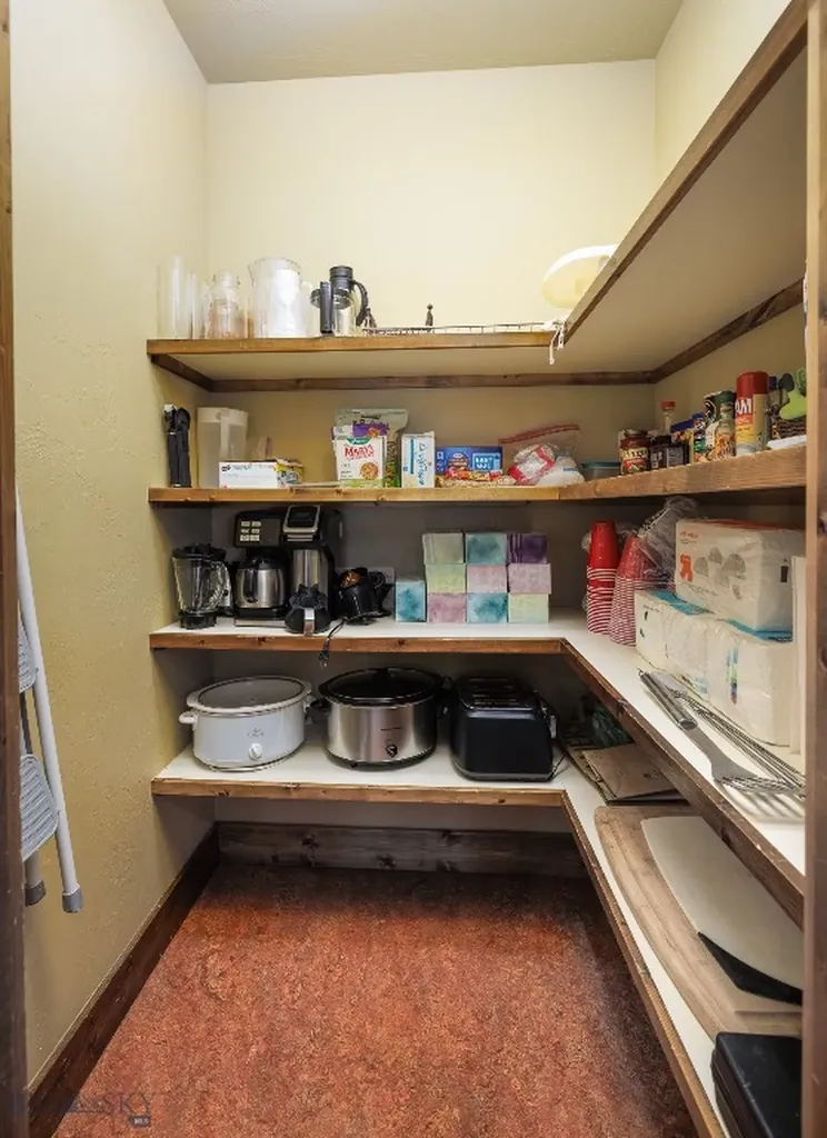 64190 Gallatin Road Gallatin Gateway MT 59730