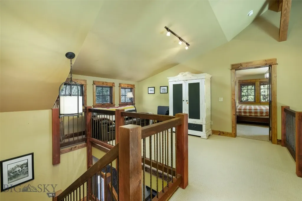 64190 Gallatin Road Gallatin Gateway MT 59730