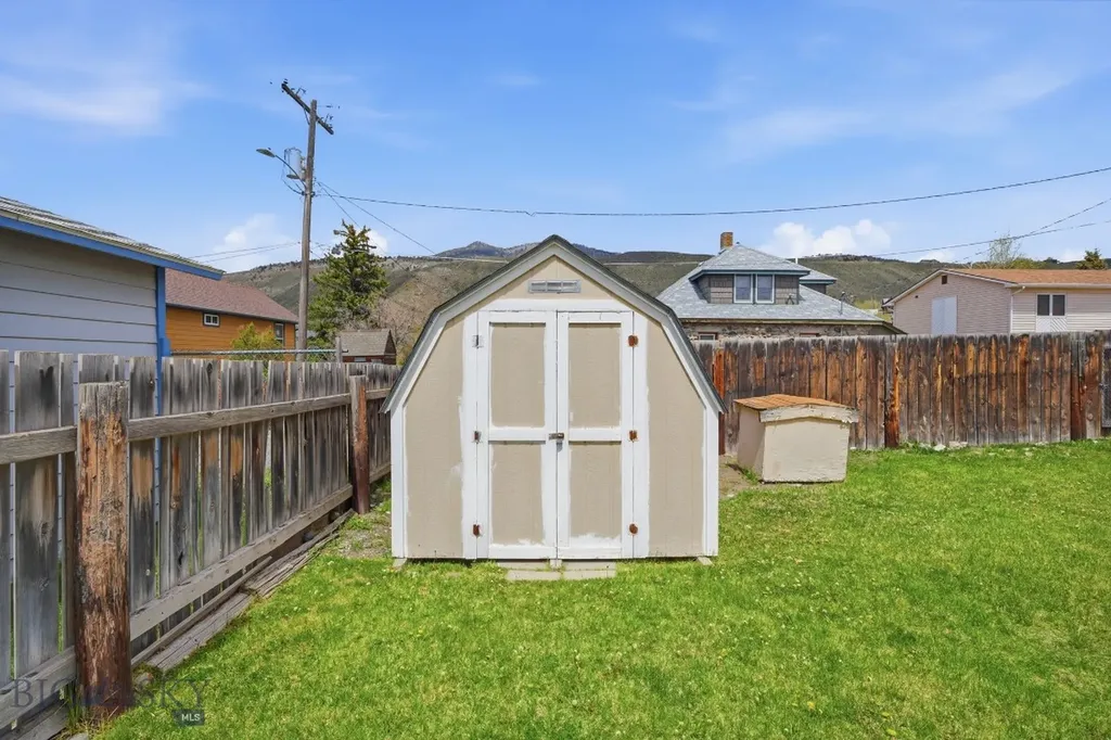 320 Spring Street Gardiner MT 59030