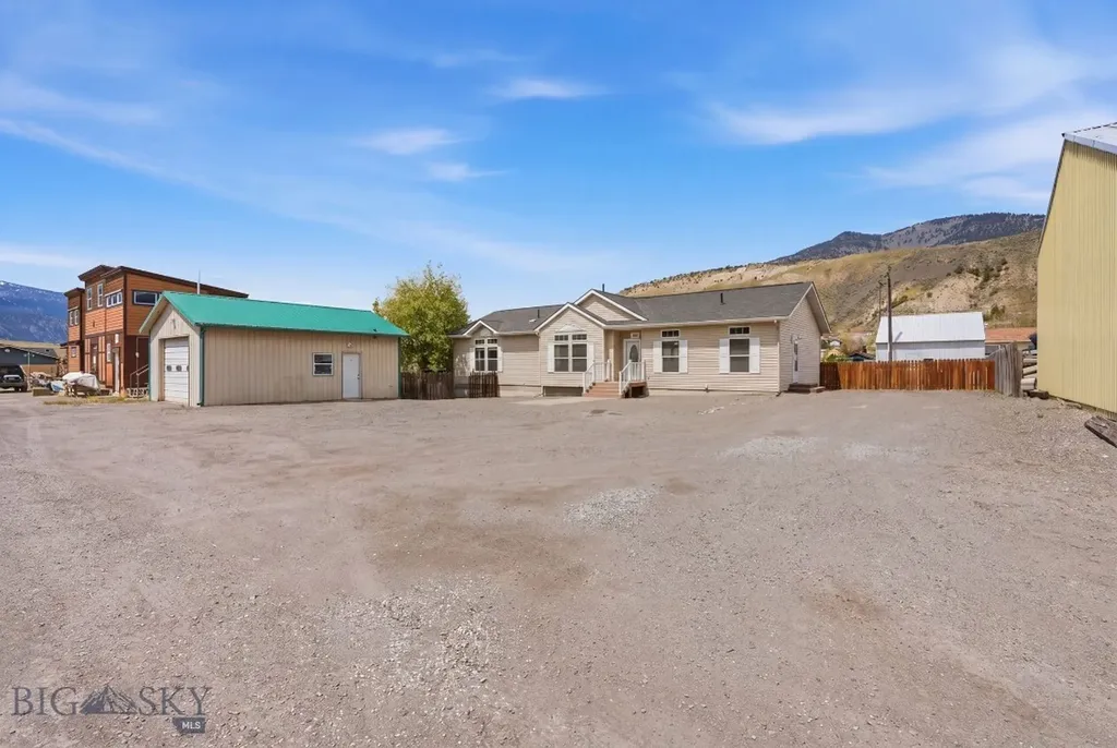 320 Spring Street Gardiner MT 59030