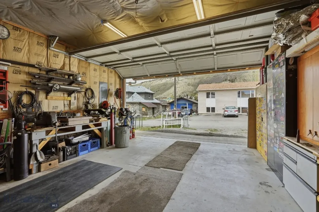 320 Spring Street Gardiner MT 59030