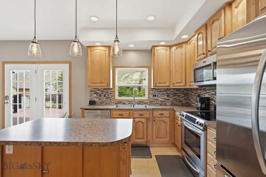 320 Spring Street Gardiner MT 59030