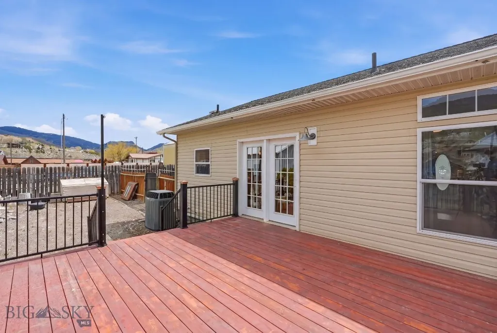 320 Spring Street Gardiner MT 59030