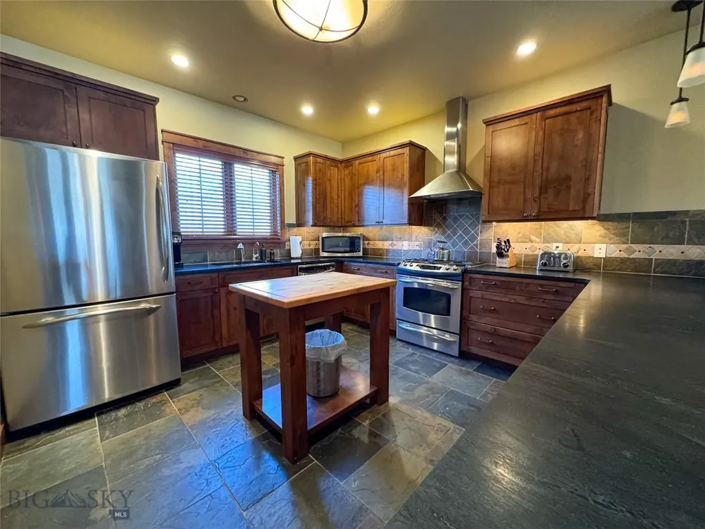 100 Snowberry Path Melrose MT 59743