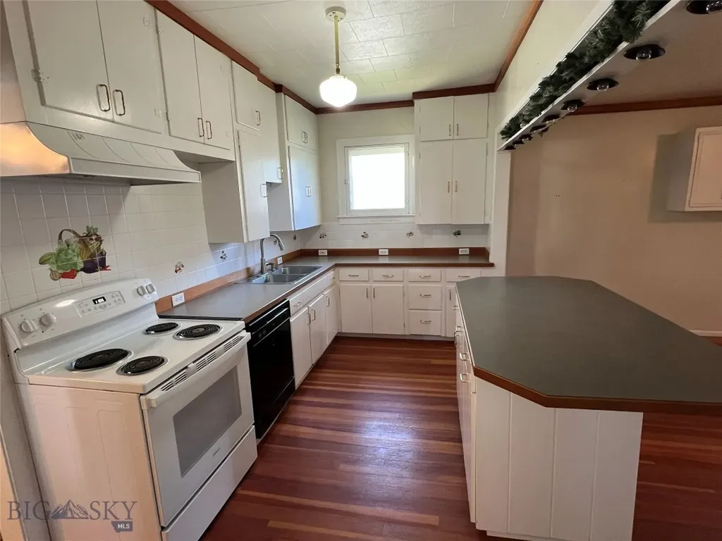 302 N Bridge Street Twin Bridges MT 59754