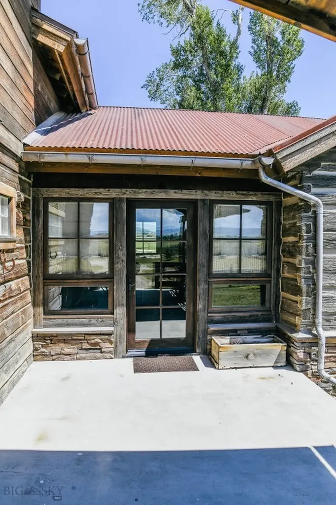 1100 Carrigan Dillon MT 59725