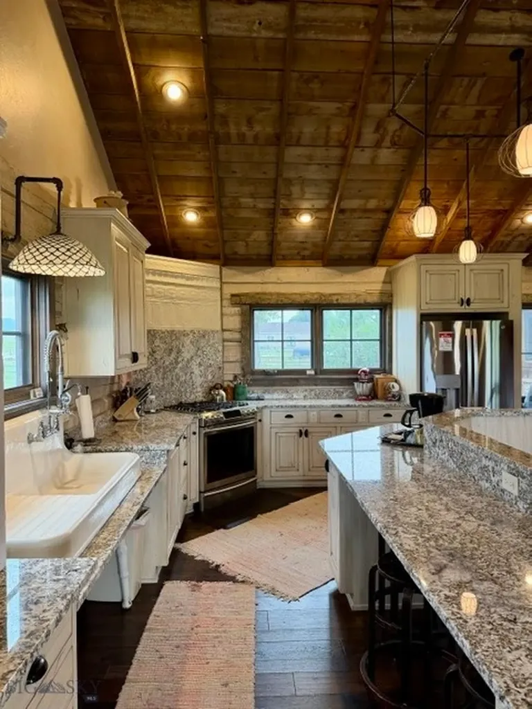 1100 Carrigan Dillon MT 59725