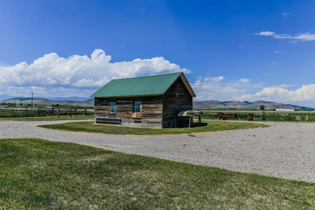 1100 Carrigan Dillon MT 59725