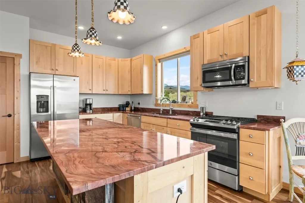 10 Sapphire Lane Emigrant MT 59027