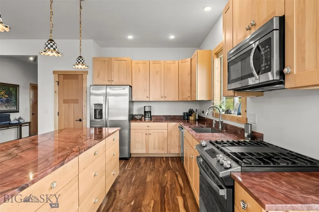 10 Sapphire Lane Emigrant MT 59027