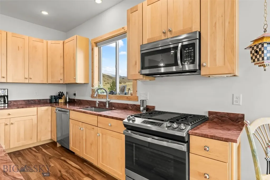 10 Sapphire Lane Emigrant MT 59027
