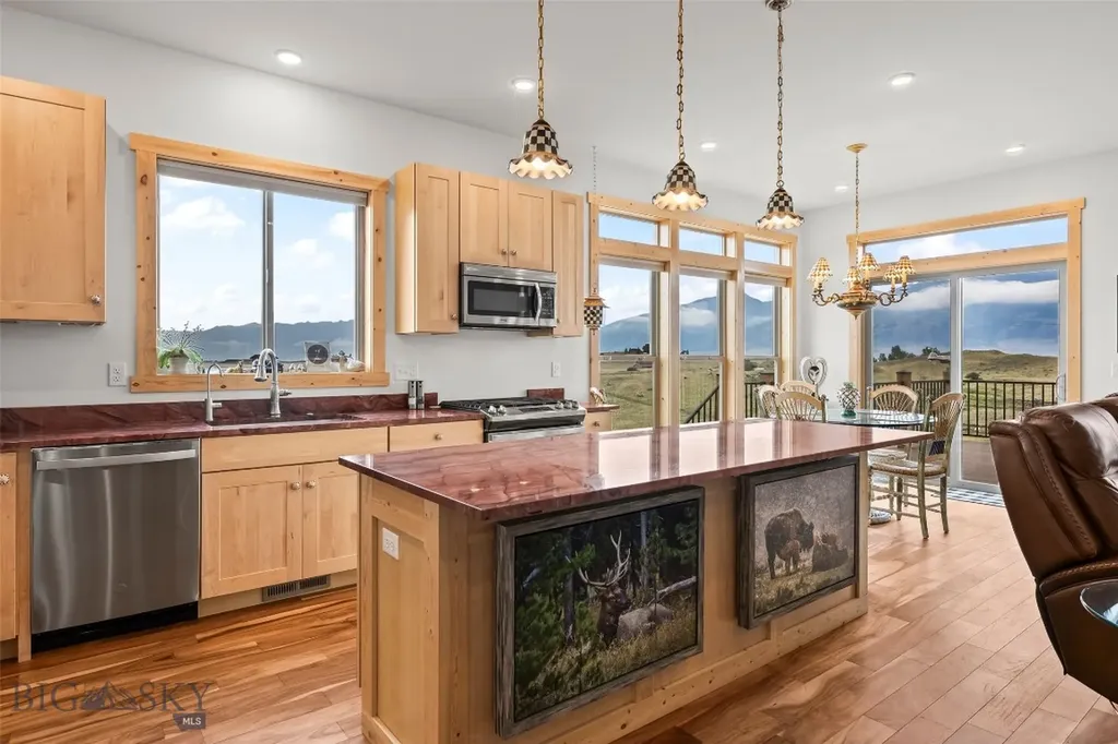 10 Sapphire Lane Emigrant MT 59027