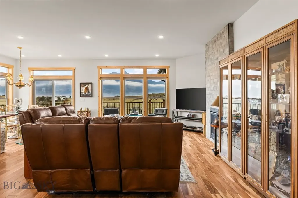 10 Sapphire Lane Emigrant MT 59027